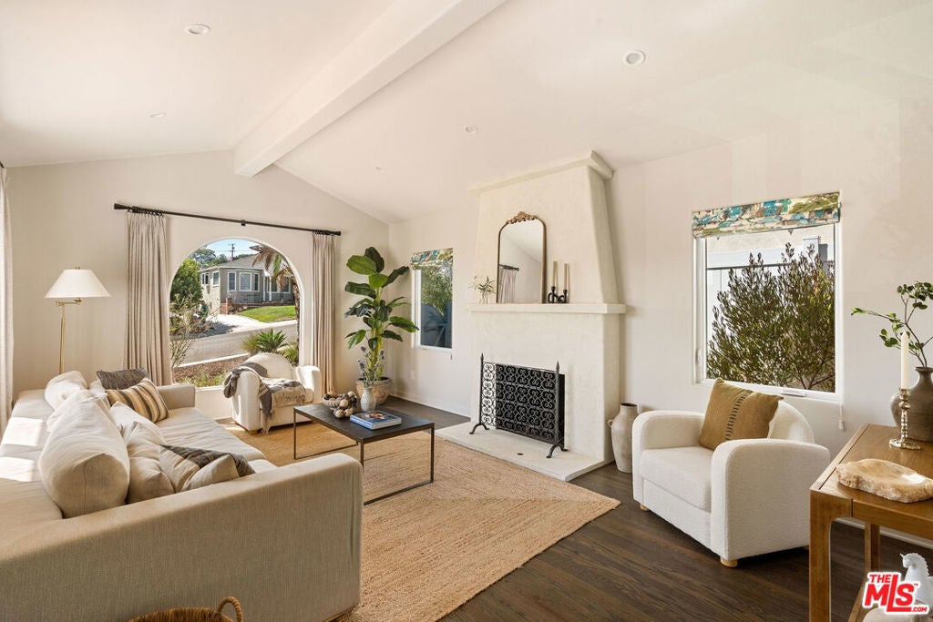 Photo of Listing #25598317