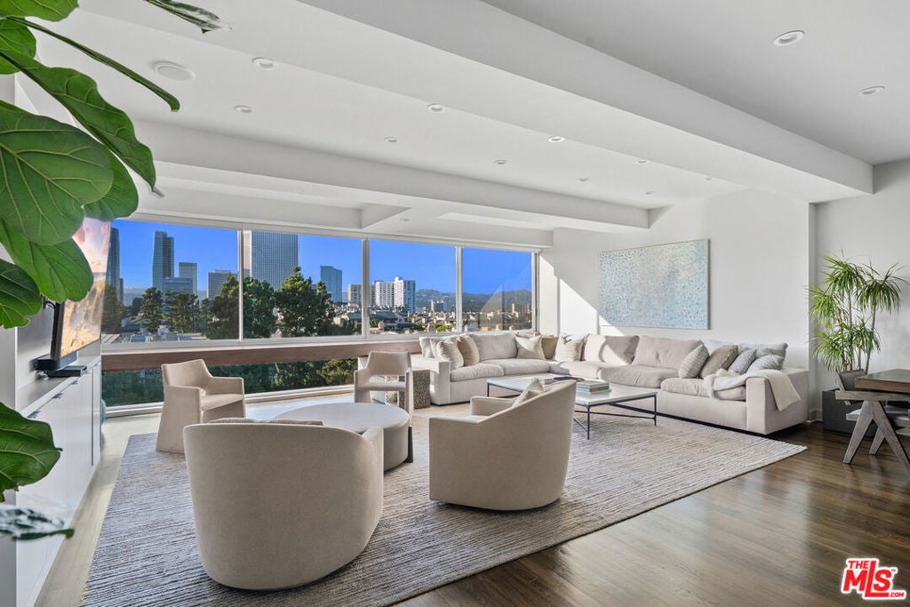 Photo of Listing #25598441