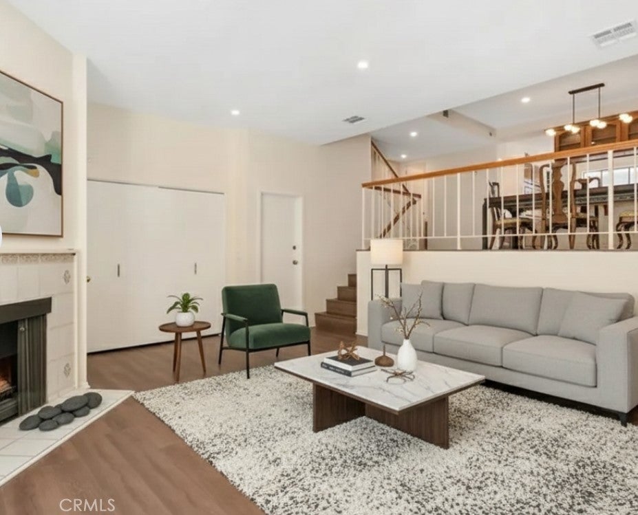 Photo of Listing #DW25227160