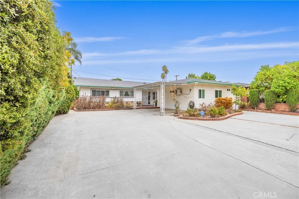 Photo of Listing #SR25228038