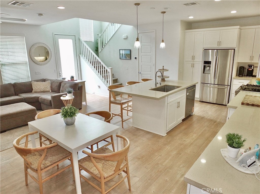 69 Prominence, Lake Forest