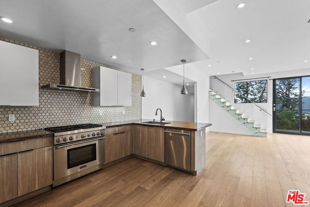 Photo of Listing #25595983