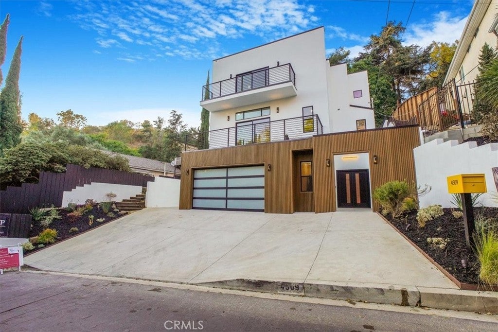 Photo of Listing #DW25227785