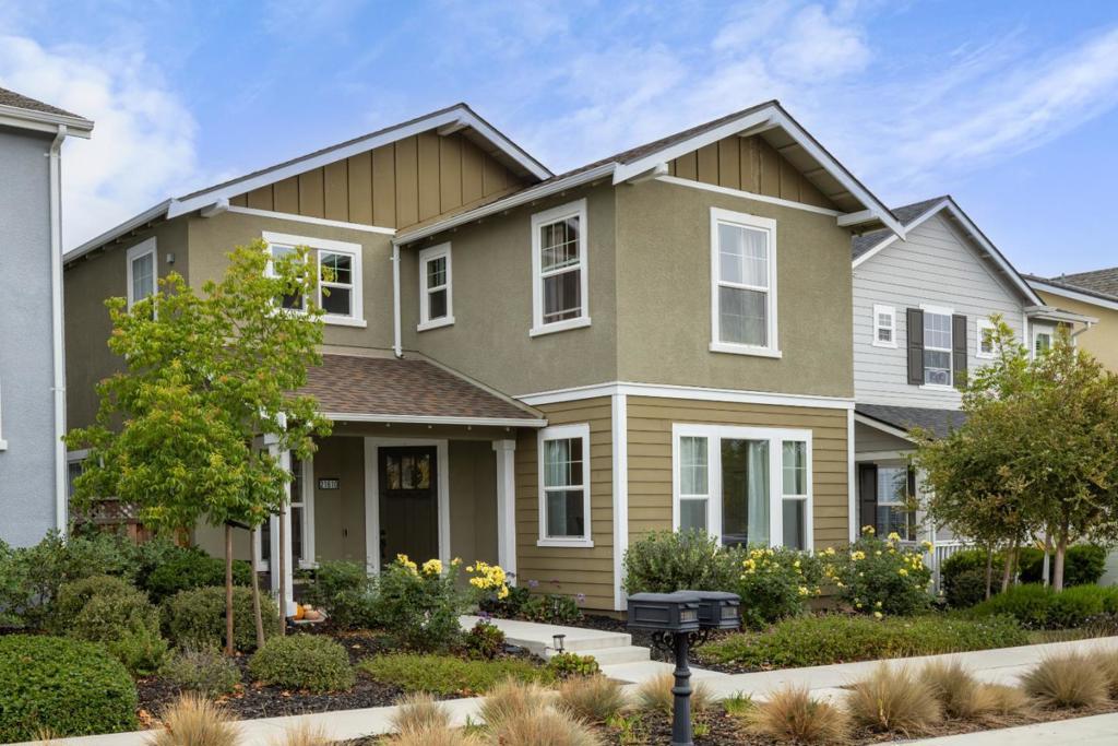 21610 Ord Avenue, Marina