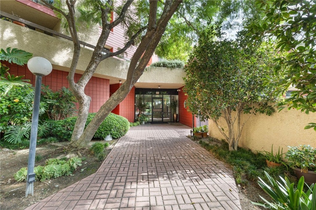 Photo of Listing #SR25223518