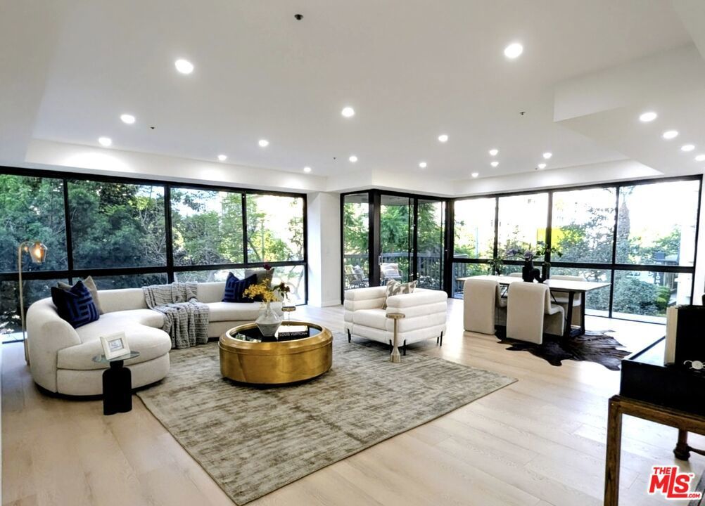 Photo of Listing #25599277