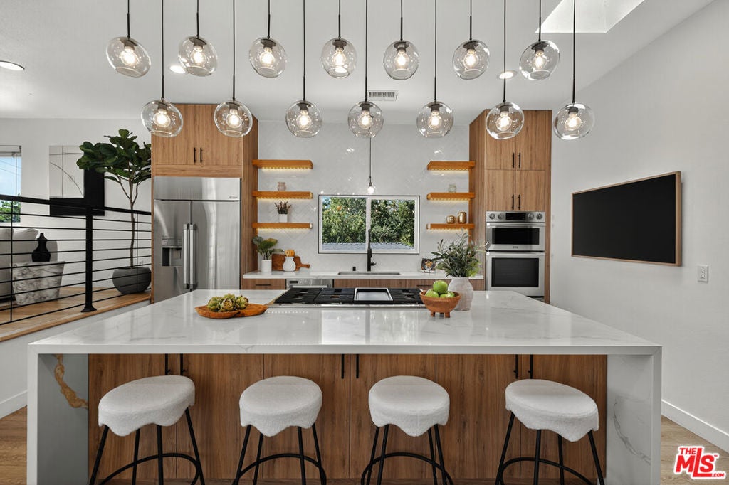 Photo of Listing #25599331