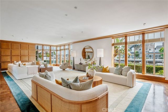 15 The Colonnade, Long Beach