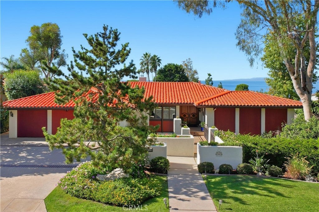 Photo of Listing #PV25229469