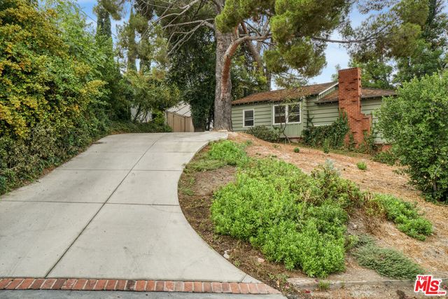 22460 Venido Road, Woodland Hills