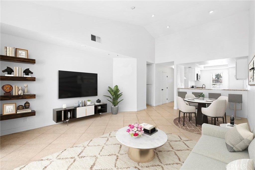 Photo of Listing #PW25229832