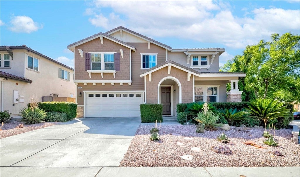 15841 Snowy Peak Lane, Fontana