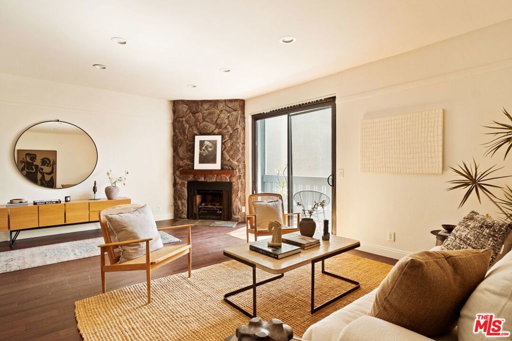 Photo of Listing #25595943