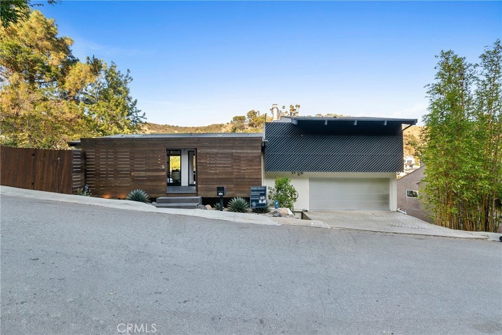 Photo of Listing #SR25229528