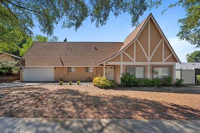 1322 E Avenida De Los Arboles, Thousand Oaks