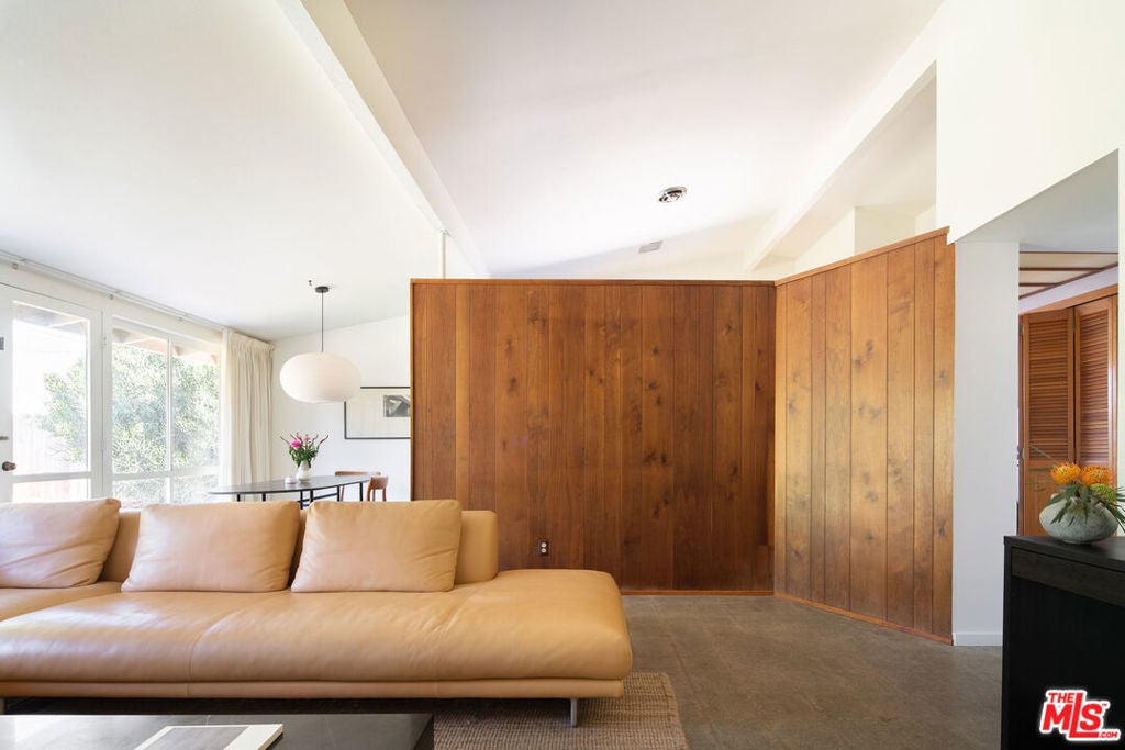 Photo of Listing #25600599