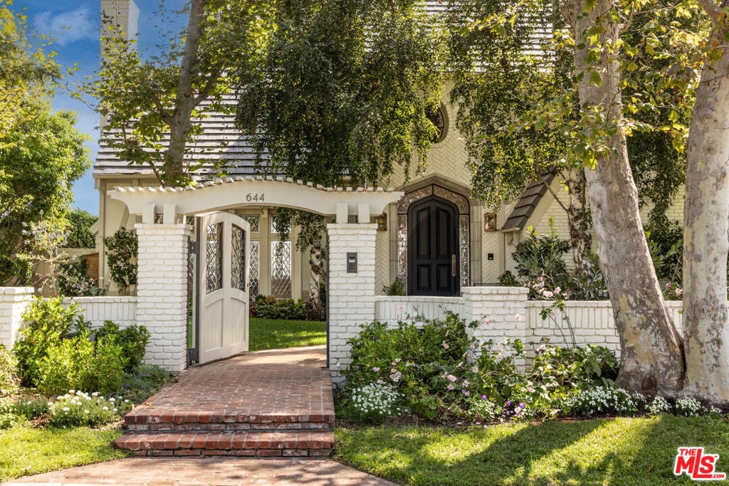 Photo of Listing #25598175