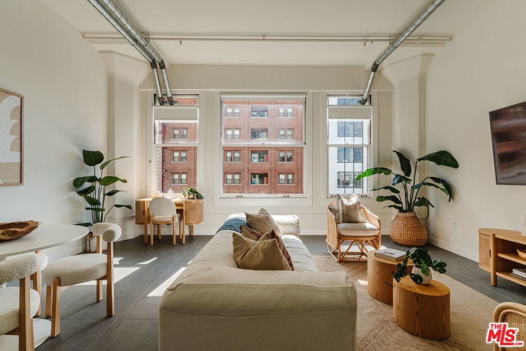 Photo of Listing #25596993