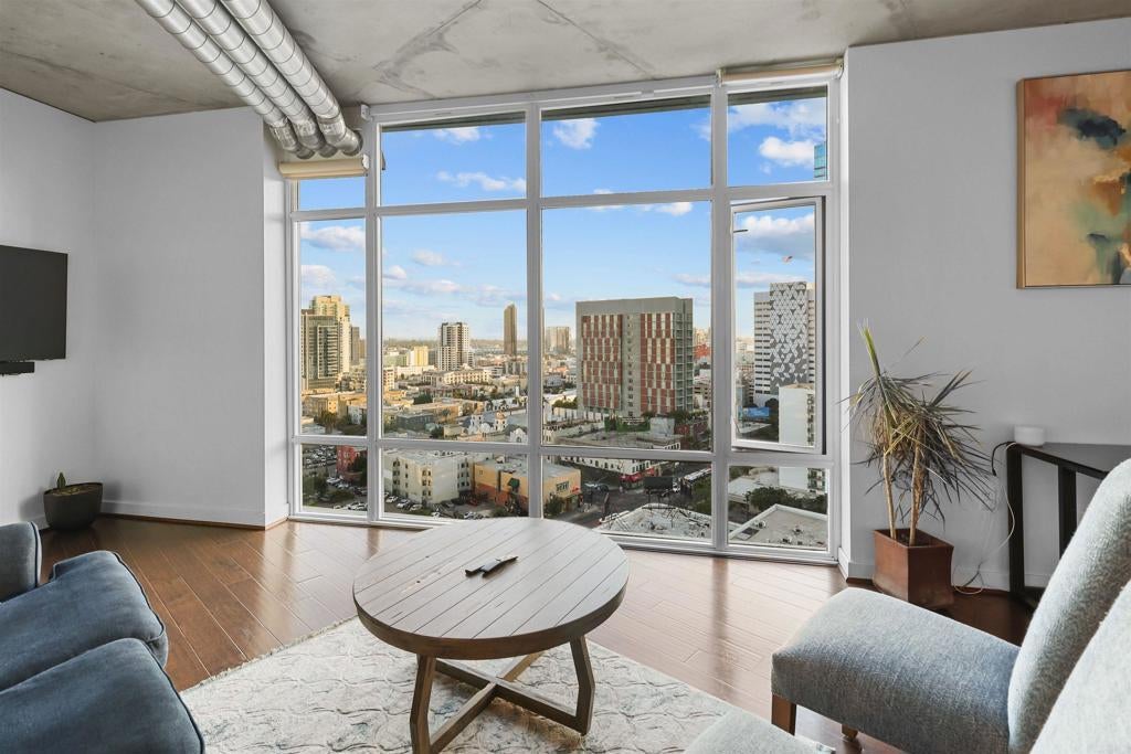 Photo of Listing #PTP2507537