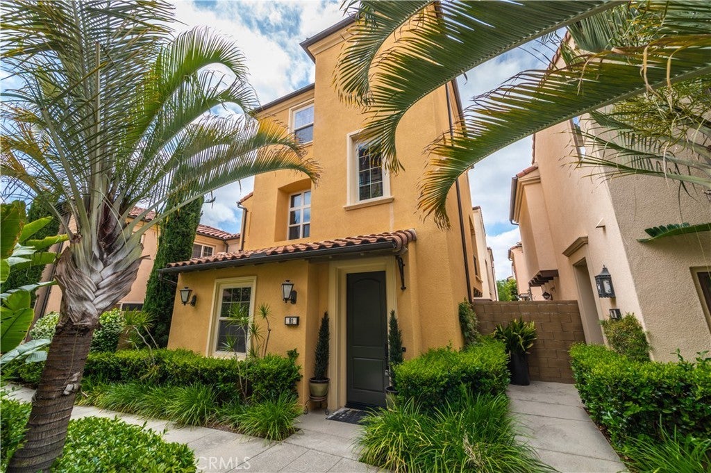 81 Strawberry, Irvine