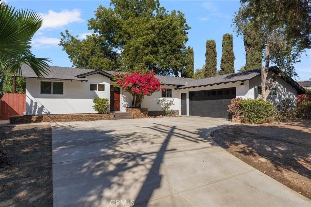 8581 Owensmouth, Canoga Park