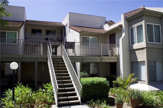 826 Cinnamon, Duarte