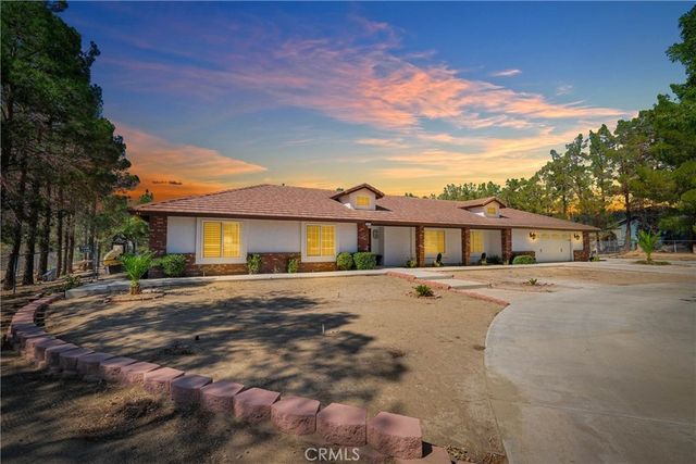 15908 Acoma Road, Apple Valley