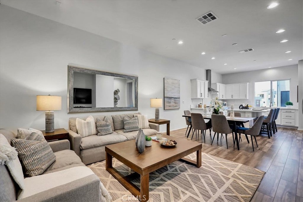 Photo of Listing #PW25233901