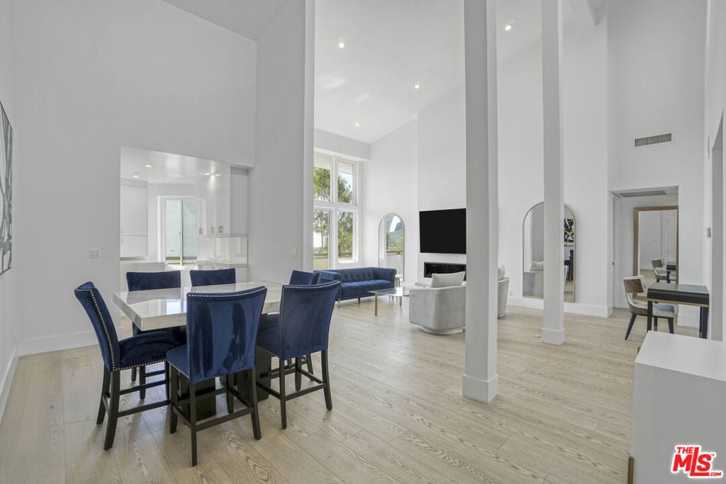 Photo of Listing #25602755