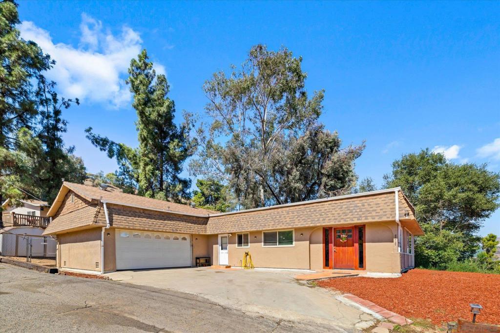 9518 Cypress St, Lakeside