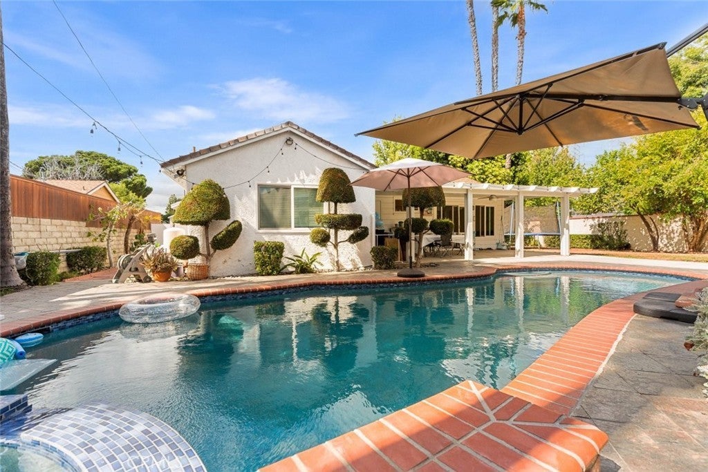 Photo of Listing #SR25233796