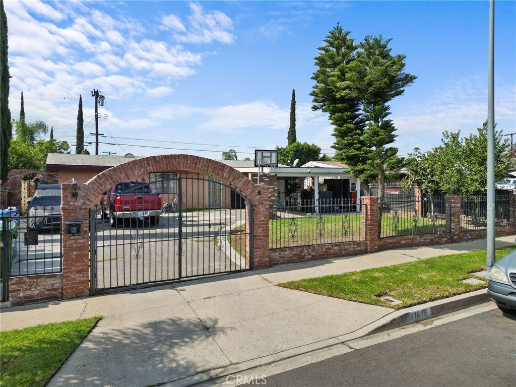 Photo of Listing #SR25233700