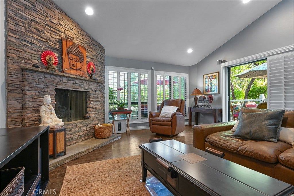 Photo of Listing #SR25235364