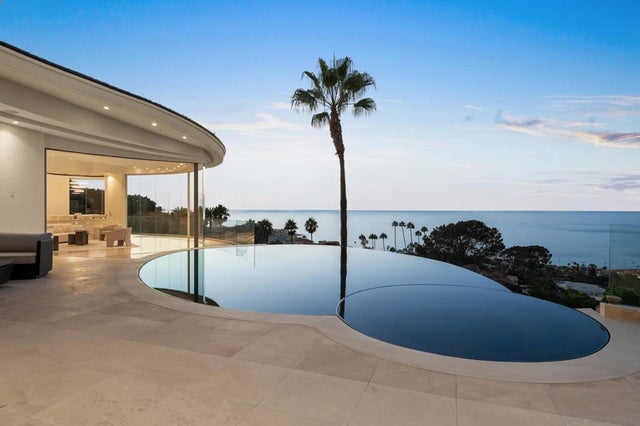 7455 Hillside Dr, La Jolla.