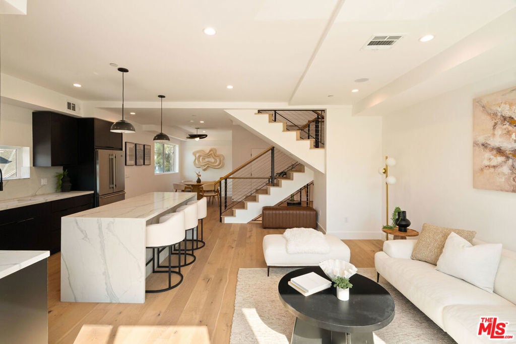 Photo of Listing #25603679