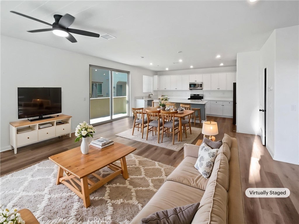 Photo of Listing #DW25236298