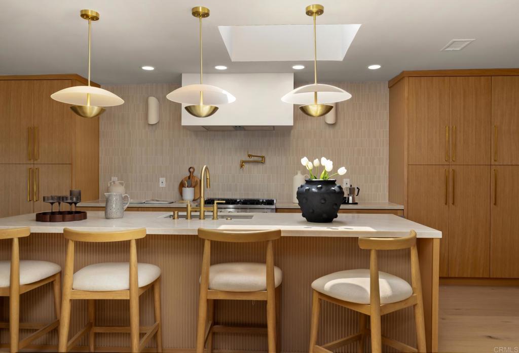 Photo of Listing #PTP2507718