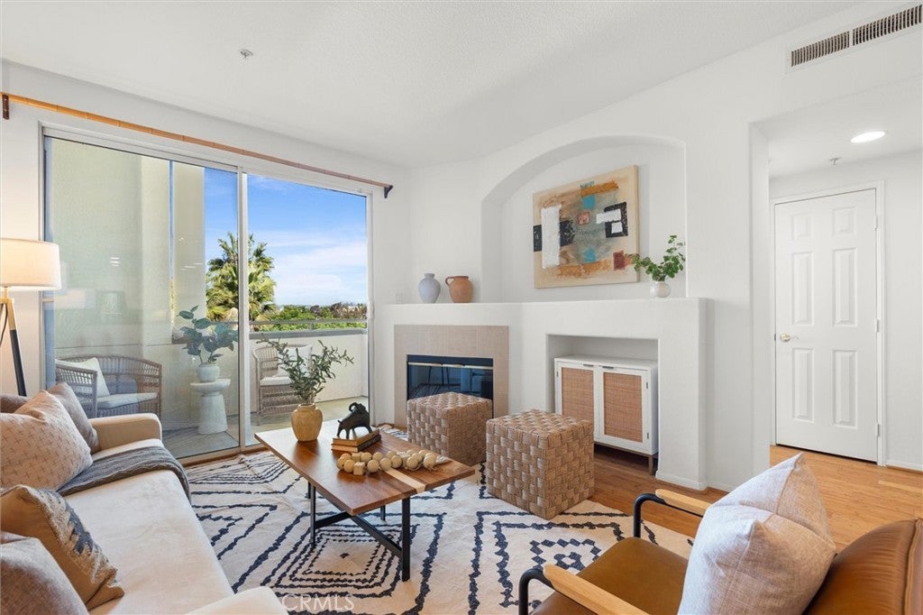 Photo of Listing #SB25230234