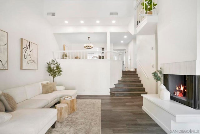 3275 Caminito Eastbluff # 203, La Jolla.