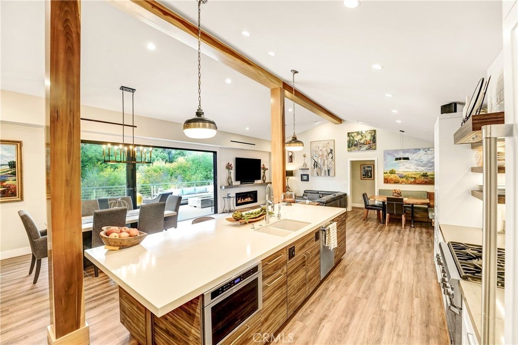 Photo of Listing #SR25236020