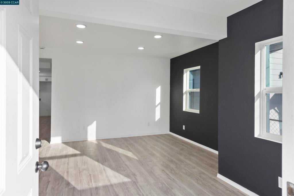 Photo of Listing #41114499