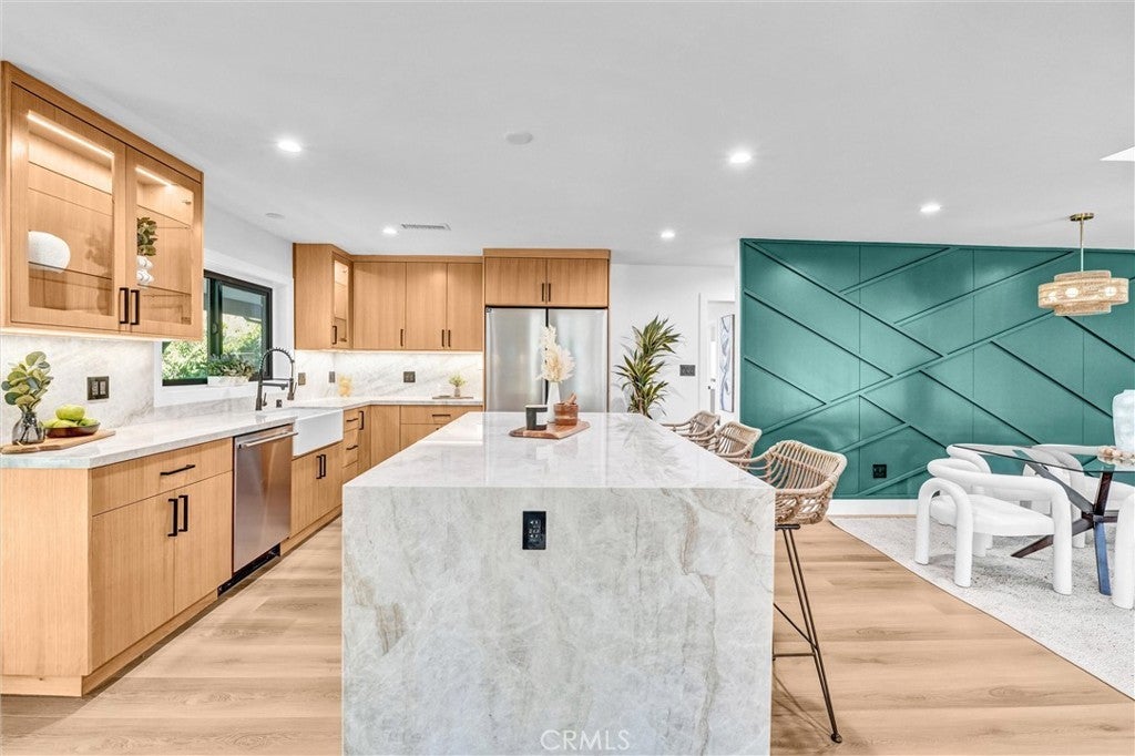 Photo of Listing #SR25162312