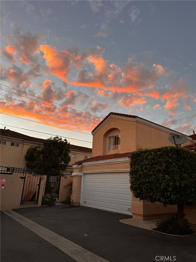 16001 S Vermont 60, Gardena.