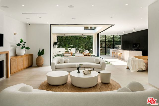 839 N Genesee Avenue, Los Angeles