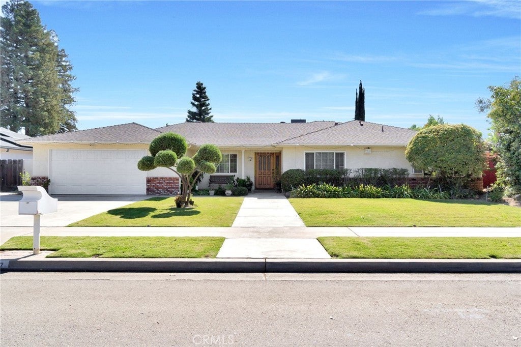 3077 Robinwood Lane, Fresno
