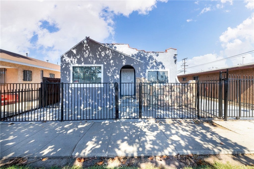 719 Century, Los Angeles