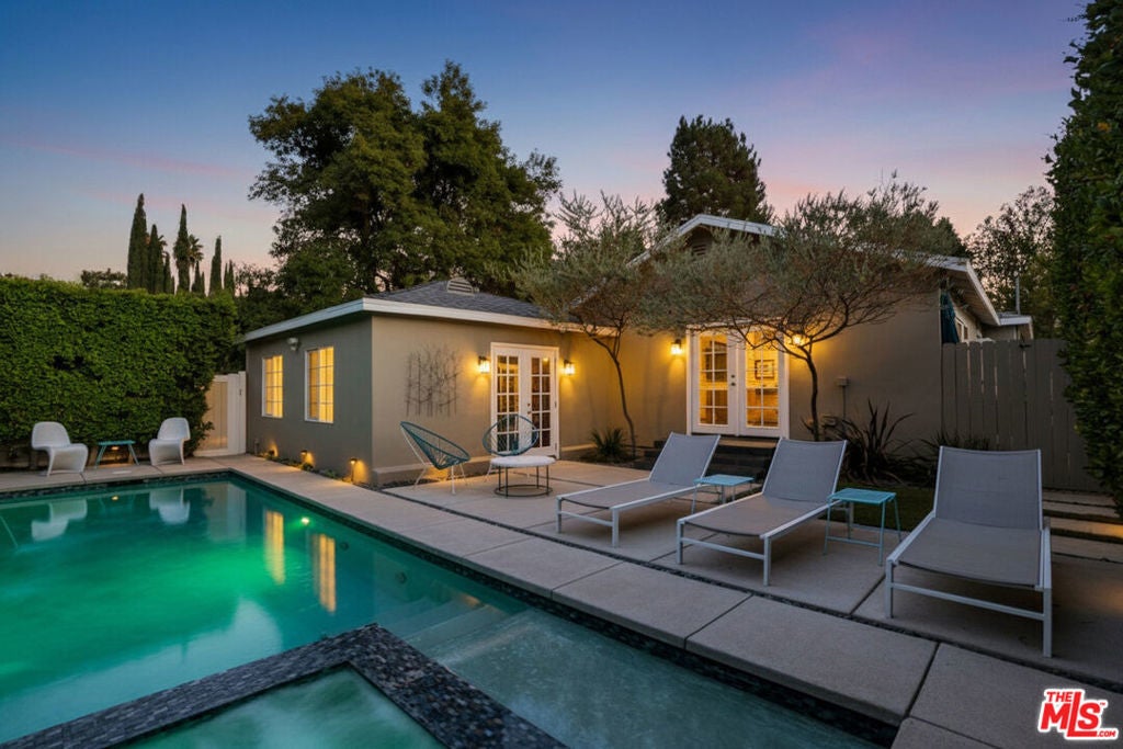 16201 Gilmore Street, Lake Balboa