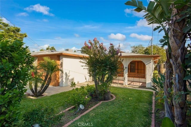 13046 Kelowna, Pacoima