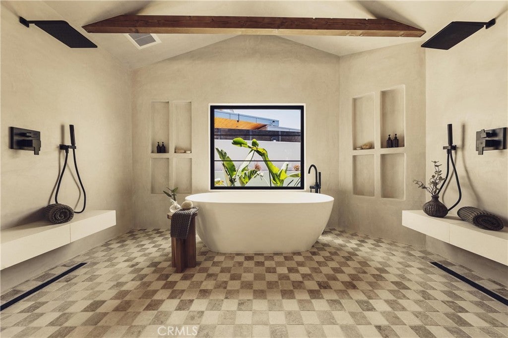 Photo of Listing #SR25238034