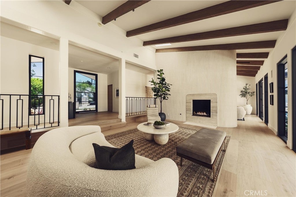 Photo of Listing #SR25238034